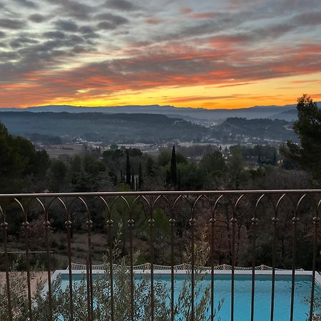 Villa Lumineuse Avec Piscine Clim 1Ere Etage Vue Panoramique Sur Les Montagnes Sur Le Site De La Sainte-Victoire Le Tholonet Buitenkant foto