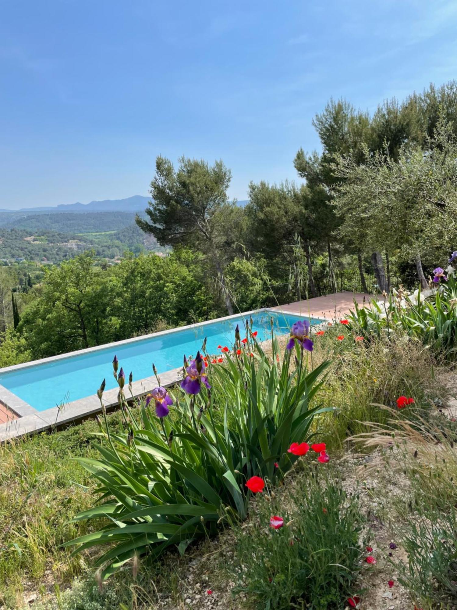 Villa Lumineuse Avec Piscine Clim 1Ere Etage Vue Panoramique Sur Les Montagnes Sur Le Site De La Sainte-Victoire Le Tholonet Buitenkant foto