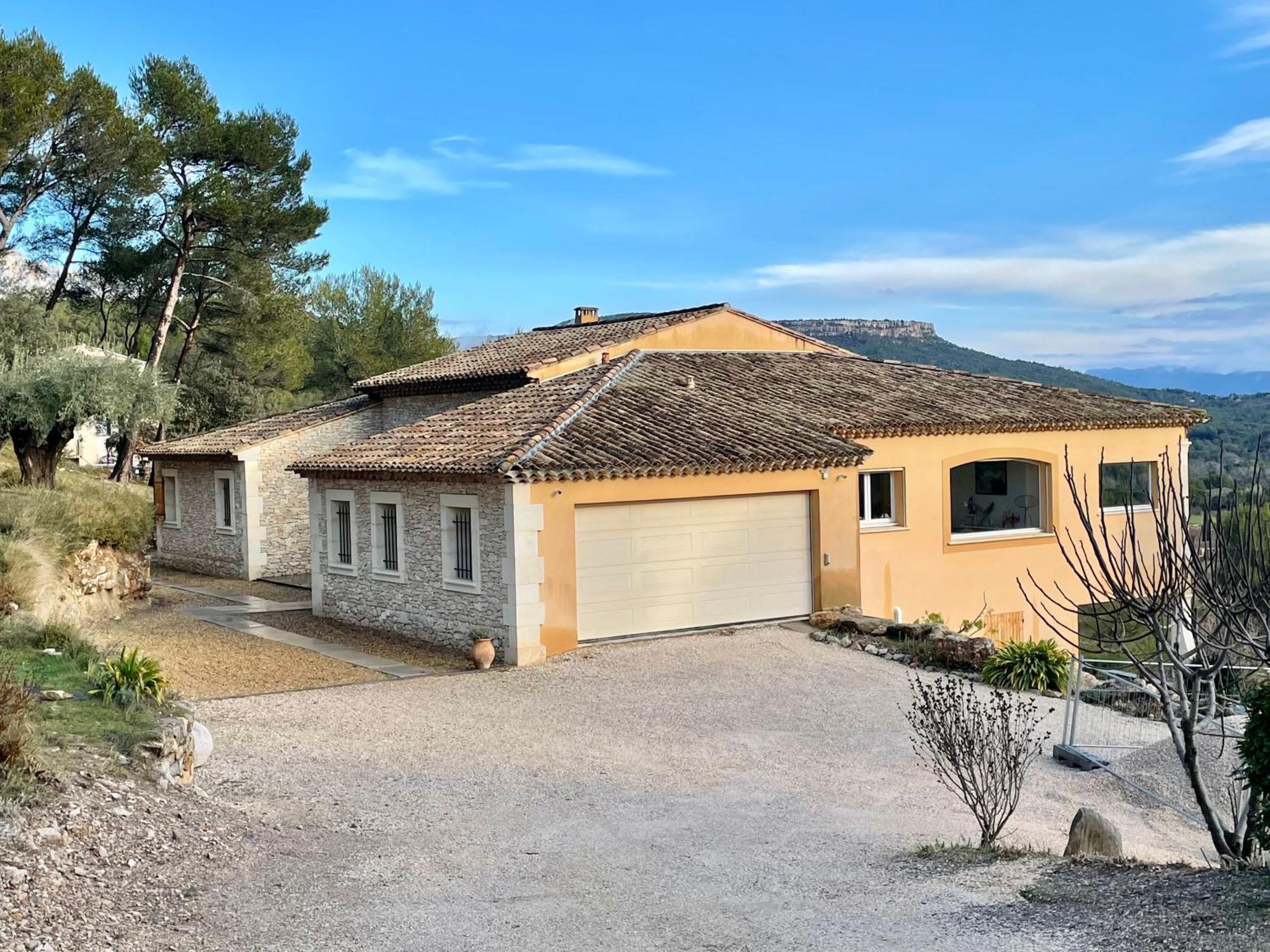 Villa Lumineuse Avec Piscine Clim 1Ere Etage Vue Panoramique Sur Les Montagnes Sur Le Site De La Sainte-Victoire Le Tholonet Buitenkant foto
